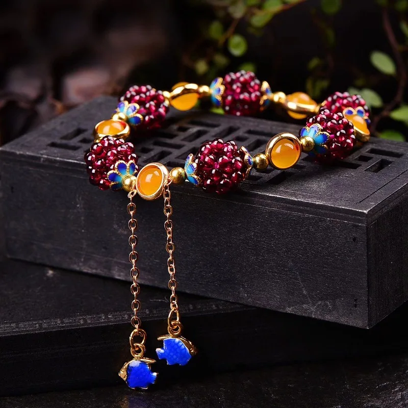 

Hot Natural Garnet Braided Ball Bracelet Hollow Garnet Small Fish Lucky Jewelry Single Circle Fashion Ladies Tassel Hand String