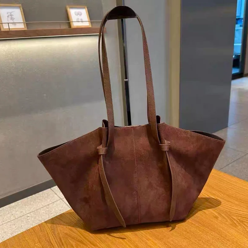 Женская сумка через плечо в форме летучей мыши, большая вместительная сумка-трапеция, европейский и американский стиль, модная сумка с металлическим замком и крыльями, пригородная сумка