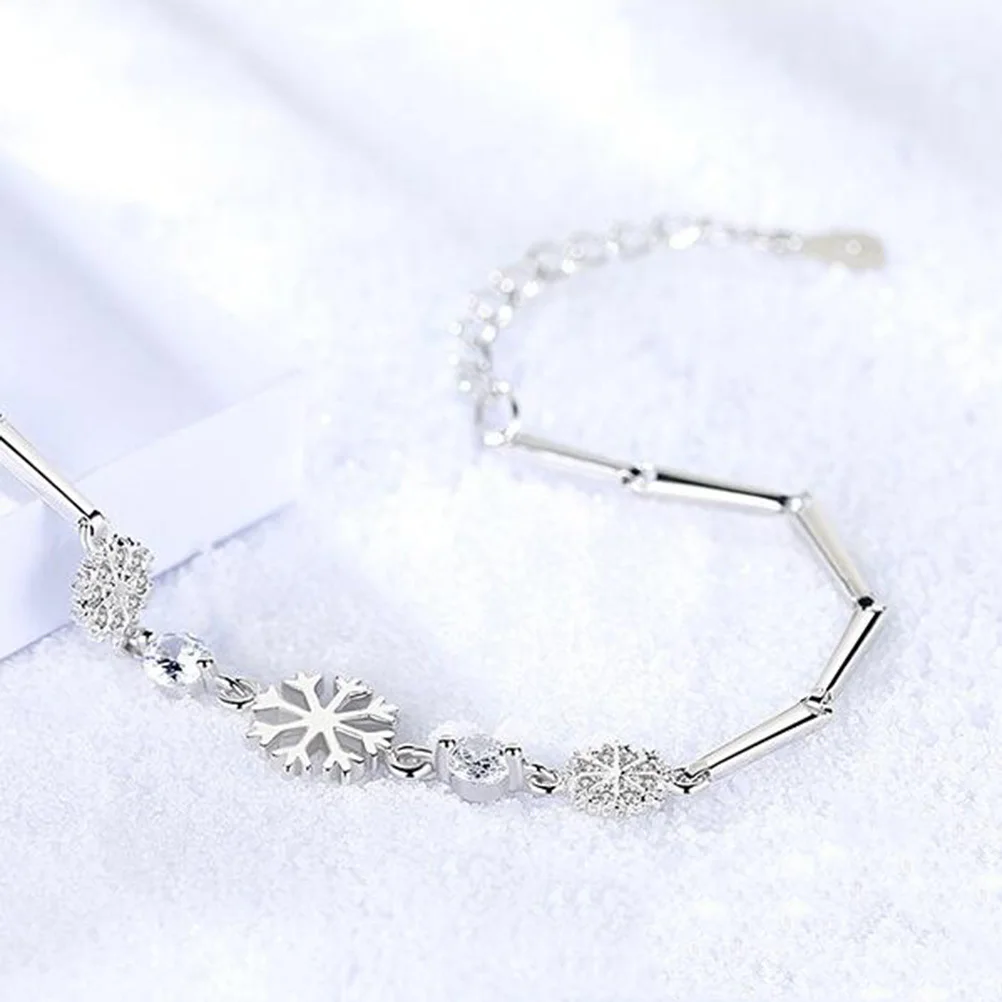 

Brass Snowflake Bracelet with White Cubic Zirconia Elegant Bangle for Women Fashion Jewelry Gift for Holiday Valentine Wedding
