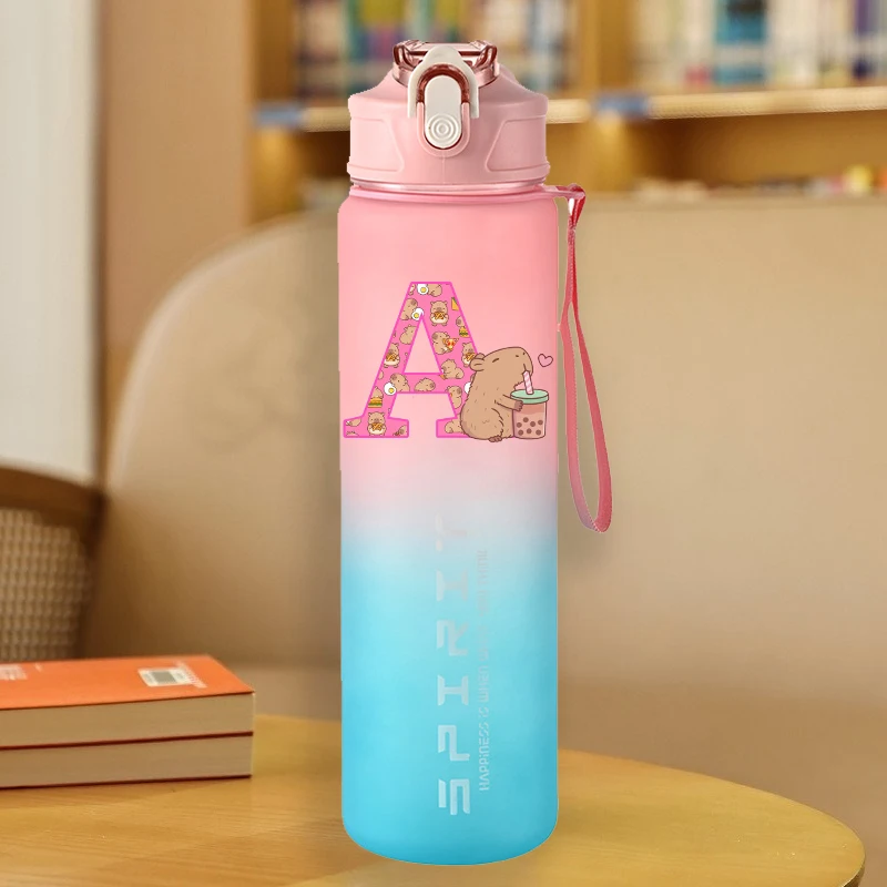 Симпатичные бутылки для воды с капибарой для девочек, капибара с буквой A-Z, 750 мл, чашка с соломинкой, детская пластиковая кружка для спорта на открытом воздухе, путешествия, подарок для детей