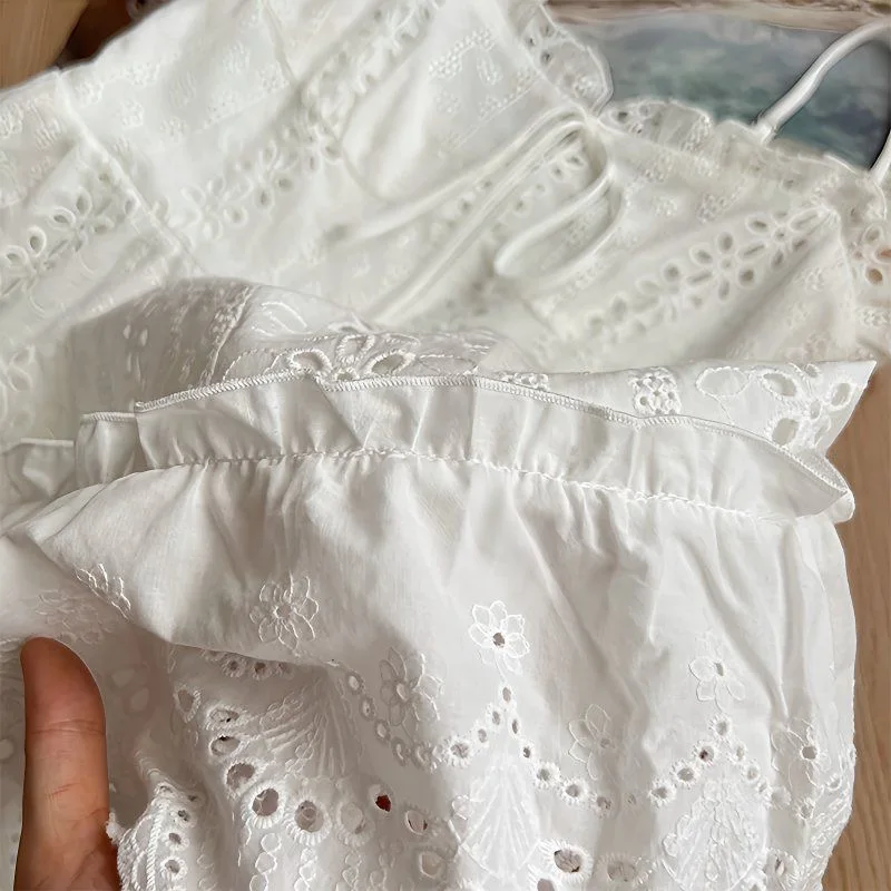 女性の夏のノースリーブホワイトレースドレス韓国スタイル甘いフリルボヘミアンホリデーショートミニドレスエレガントなレディーススリップドレス