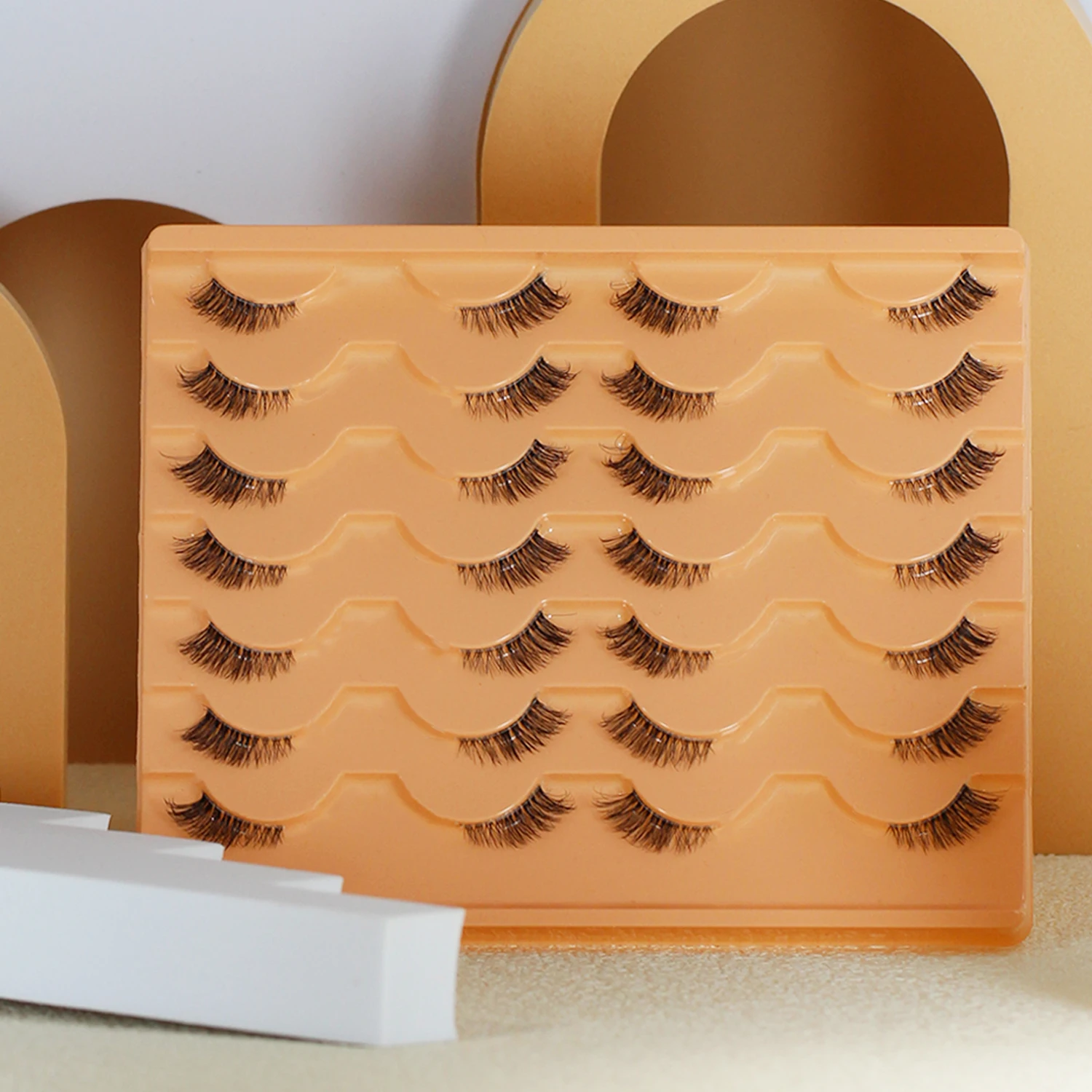 14 pares de cílios postiços olho de gato, fofos e de aparência natural, curvados C, meio cílios, com faixa transparente, adequados para iniciantes, reutilizáveis