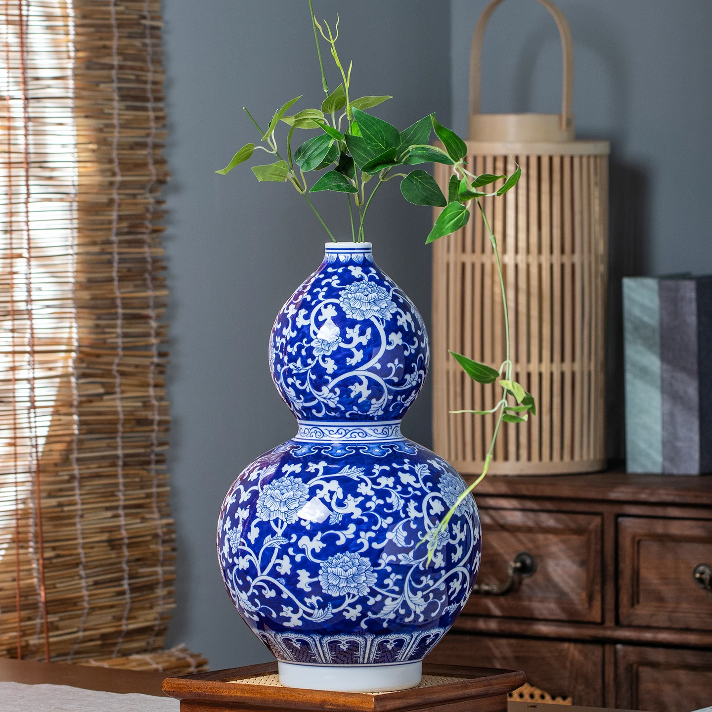 Jingdezhen Hand-painted Entwined Lotus Blue Background Blue And White Porcelain Vase Decoration Porcelain Gourd Vase