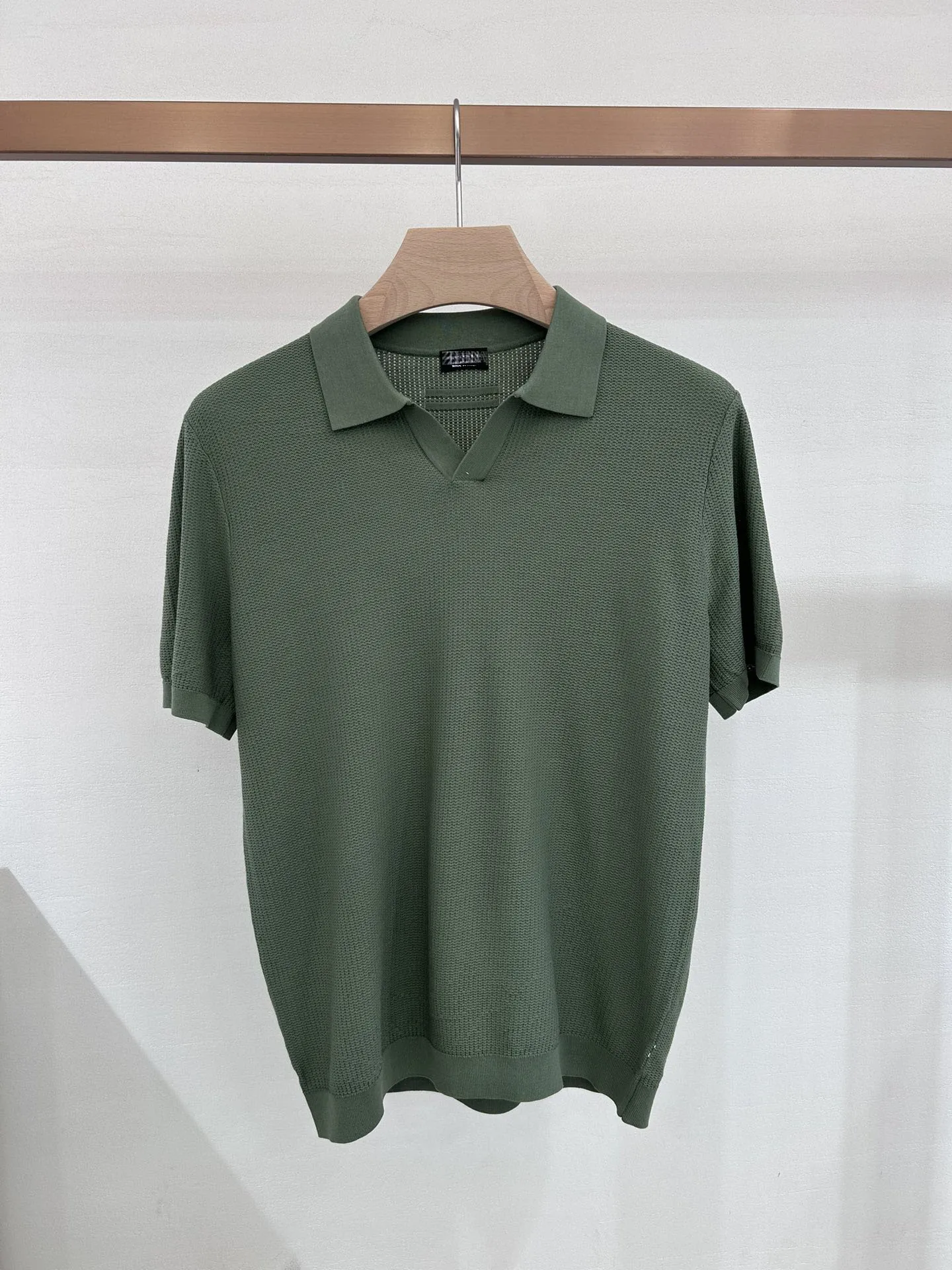 2025 DIKU Spring/Summer New V-neck Series Short Sleeve Knitted Polo Shirt with Delicate and Soft Texture, Selected from 100