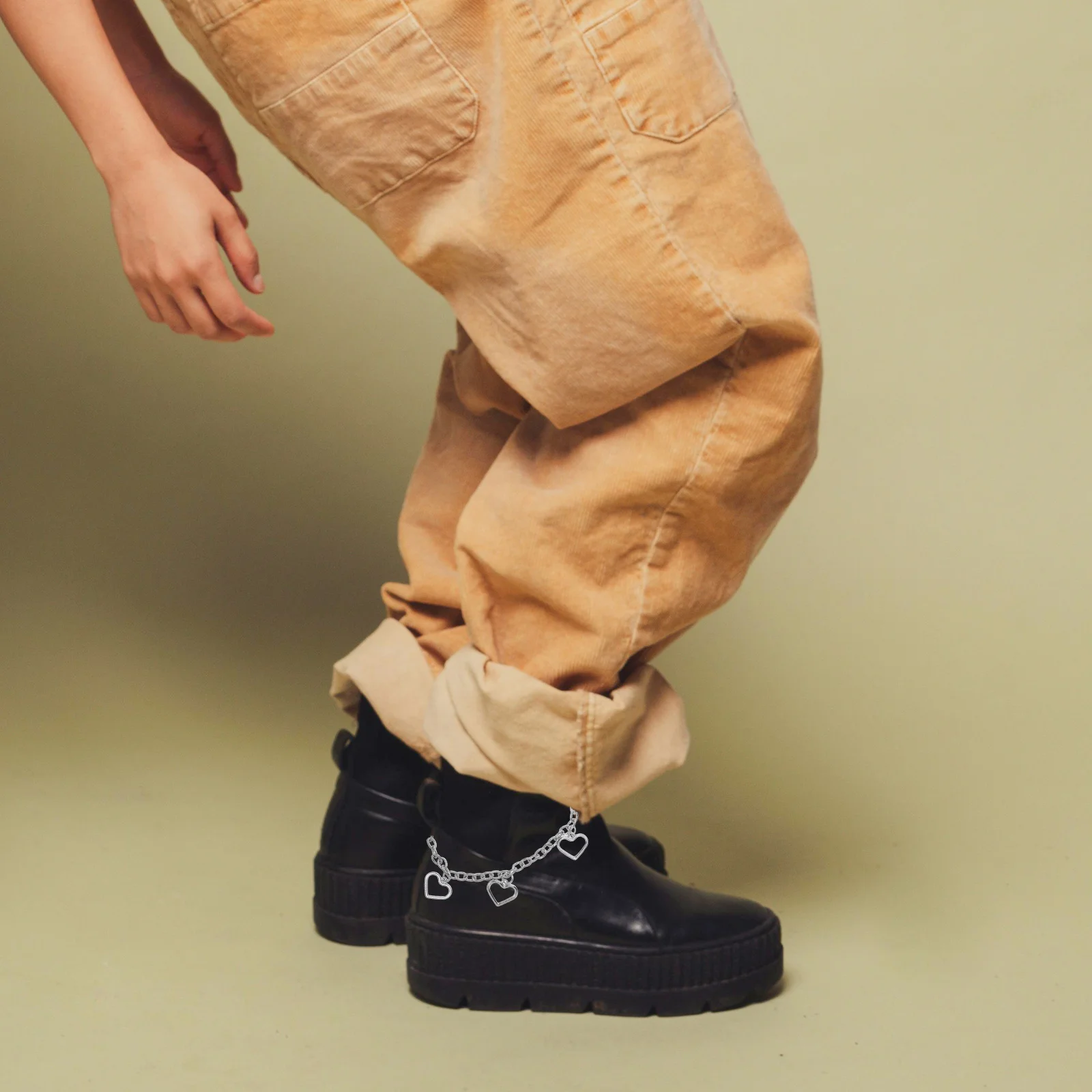 2 قطعة سلسلة الأحذية القلب جوفاء للأحذية الرياضية سبائك الزنك قلادة سحر الديكور النساء الرياضة إكسسوارات الأحذية الأحذية #1