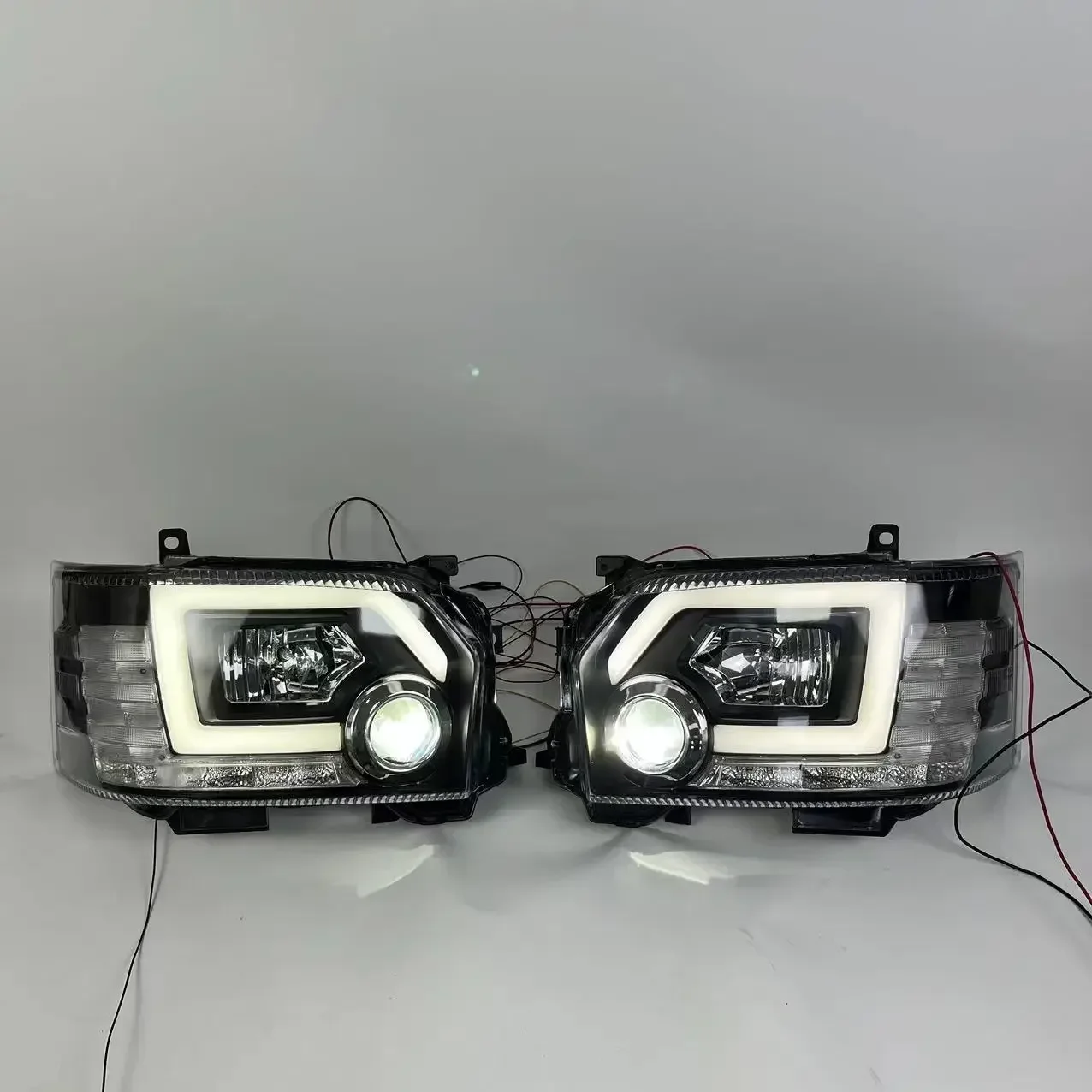 Car Light For Toyota Hiace Headlights 2014-2018LED Head Lamp Assembly DRL Turn Signal Daytime Running Lights