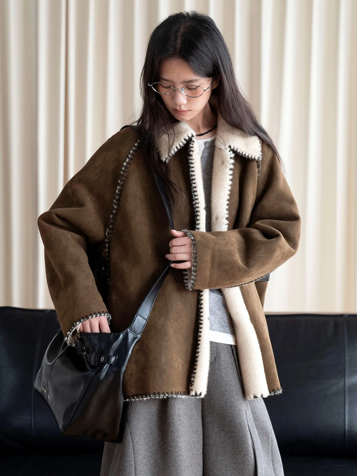 Winter New Japanese Fashionable Big Collar Velvet Embroidered Edge Fur Integrated Loose Warm Coat for Women