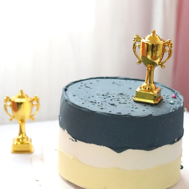 5X8.5cm جائزة الكأس الفائز الجوائز الأطفال البلاستيك الكأس لعب للأطفال المنافسة مكافأة جائزة هدايا الحفلات