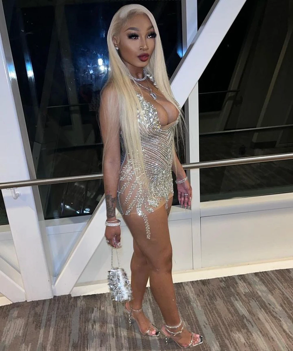 Luxury Sparkly Crystals Women Cocktail Gowns Halter Sexy See Through Silver Beaded Black Girls Short Prom Dresses 2026