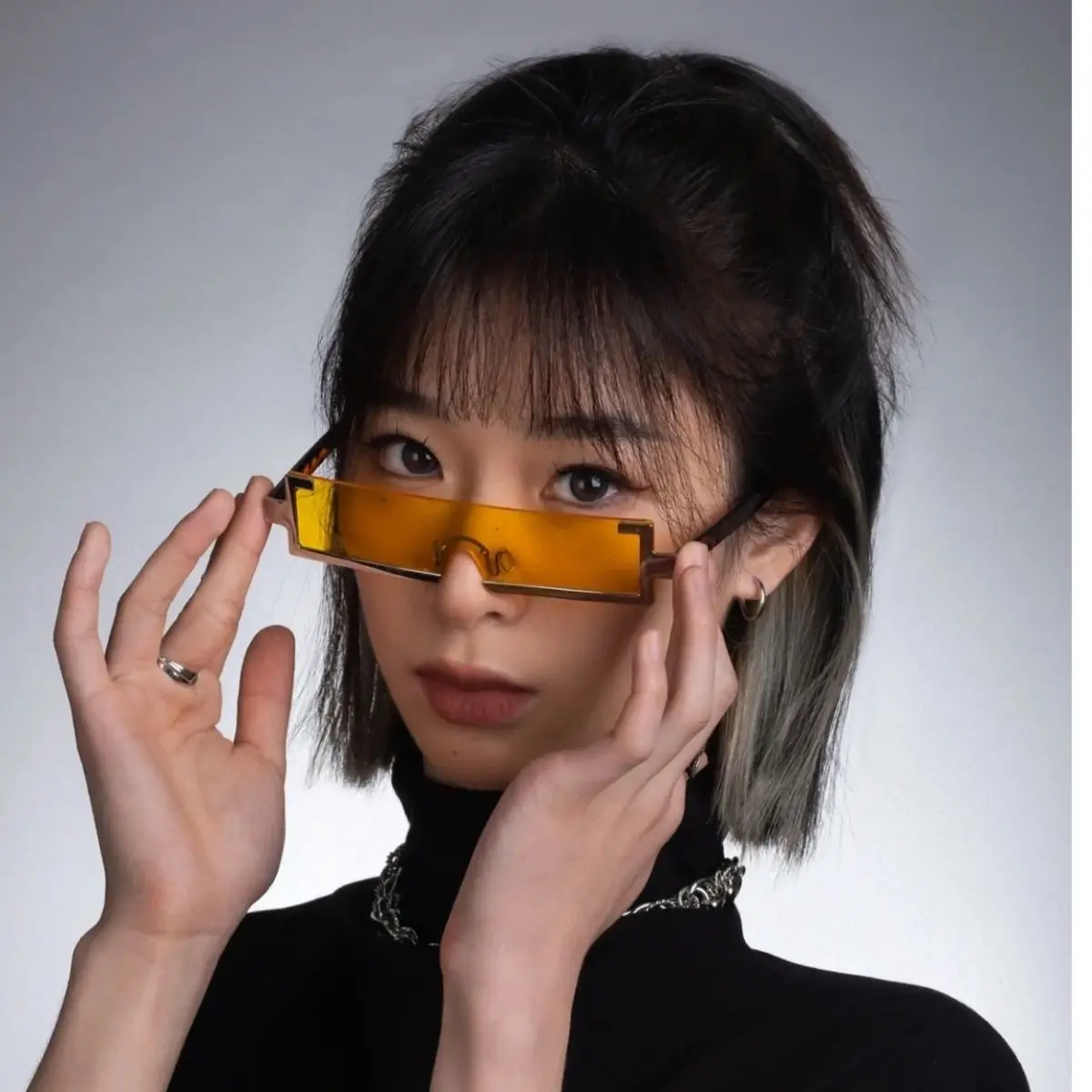 نظارات شمسية معدنية مستطيلة مستقبلية للجنسين بإطار بسيط ومتكامل للرجال والنساء