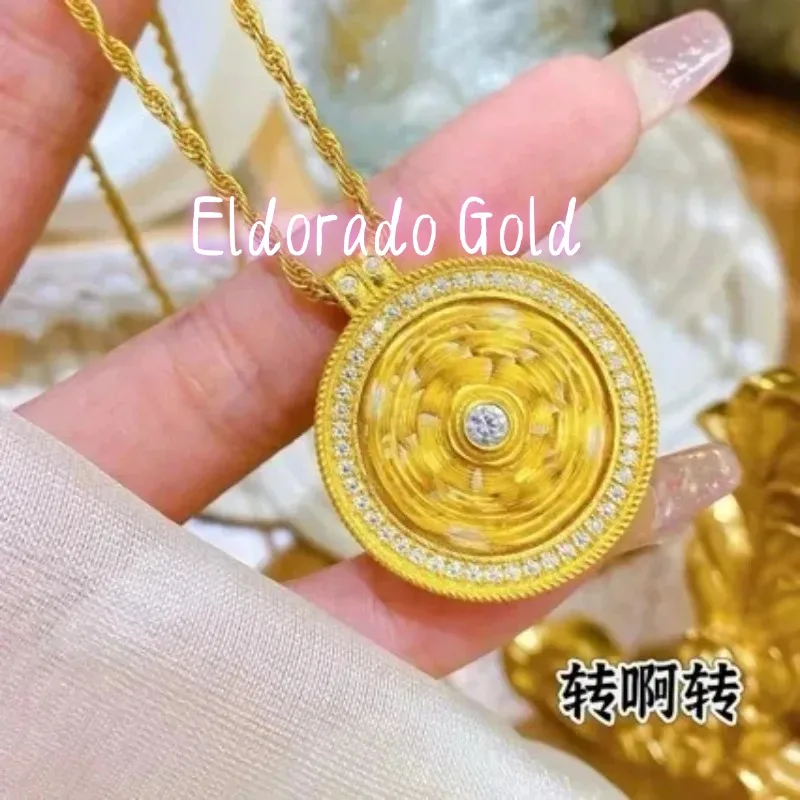 

Кулон-компас Ваджра из золота 24K (AU999) унисекс Eldorado Gold | Двухцветное матовое золото, отрывки из Сутры с изображением резных алмазов