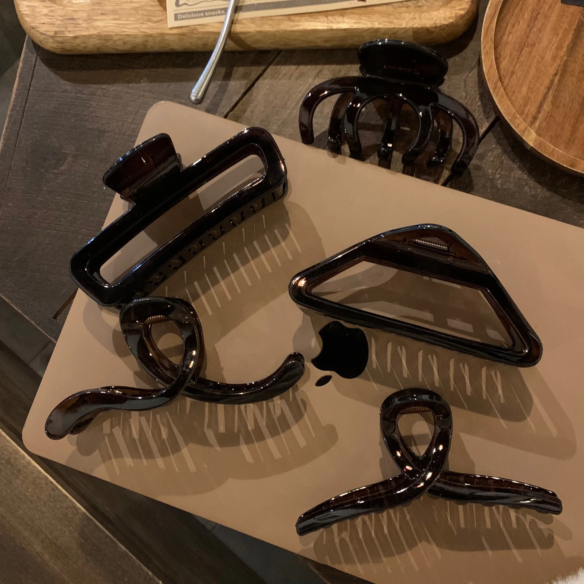 Hair Claw Clip - Bl…