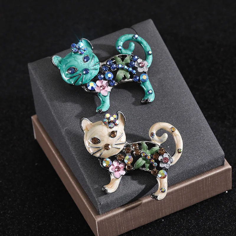 Lovely Enamel Cat Brooches Retro Rhinestone Animal Lapel Pin Suit Coat Scarf Breastpin For Women Casual Office Jewelry Gifts