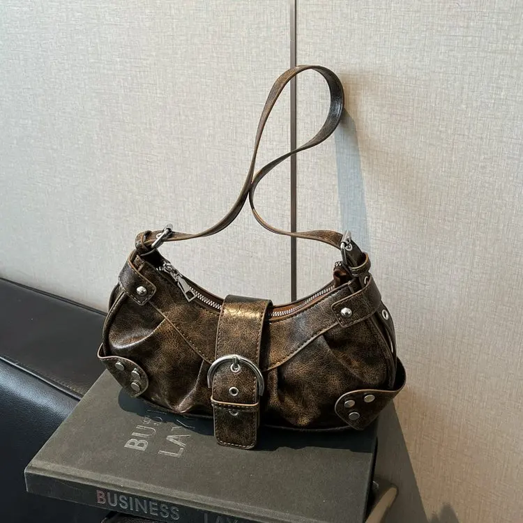 

Новая модная женская сумка 2026 года в стиле ретро Spice Girl: сумка-локомотив, городская сумка, сумка-полумесяц с заклепками, плиссированная сумка на плечо