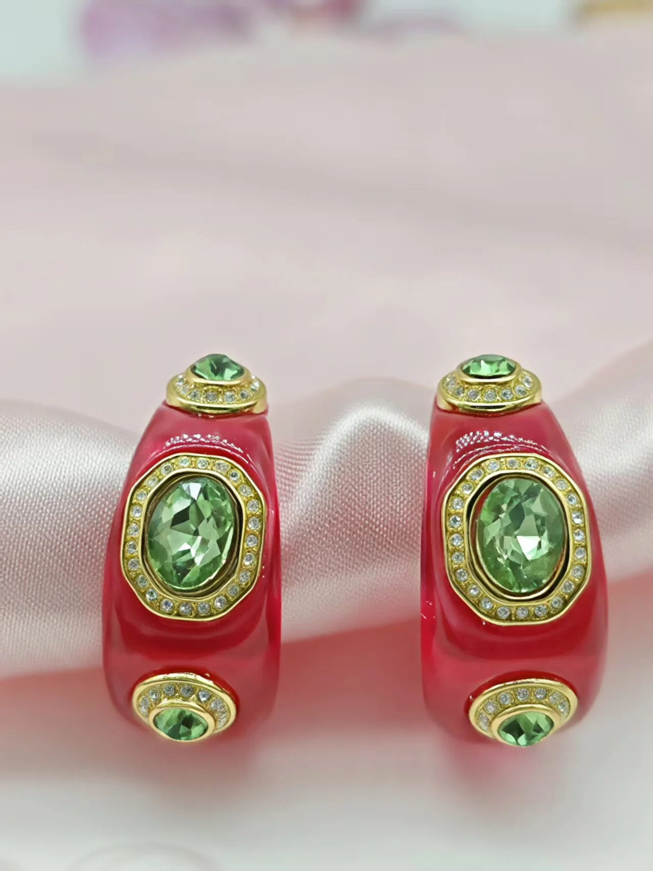 

Niche jelly crystal pink green diamond C-shaped earrings