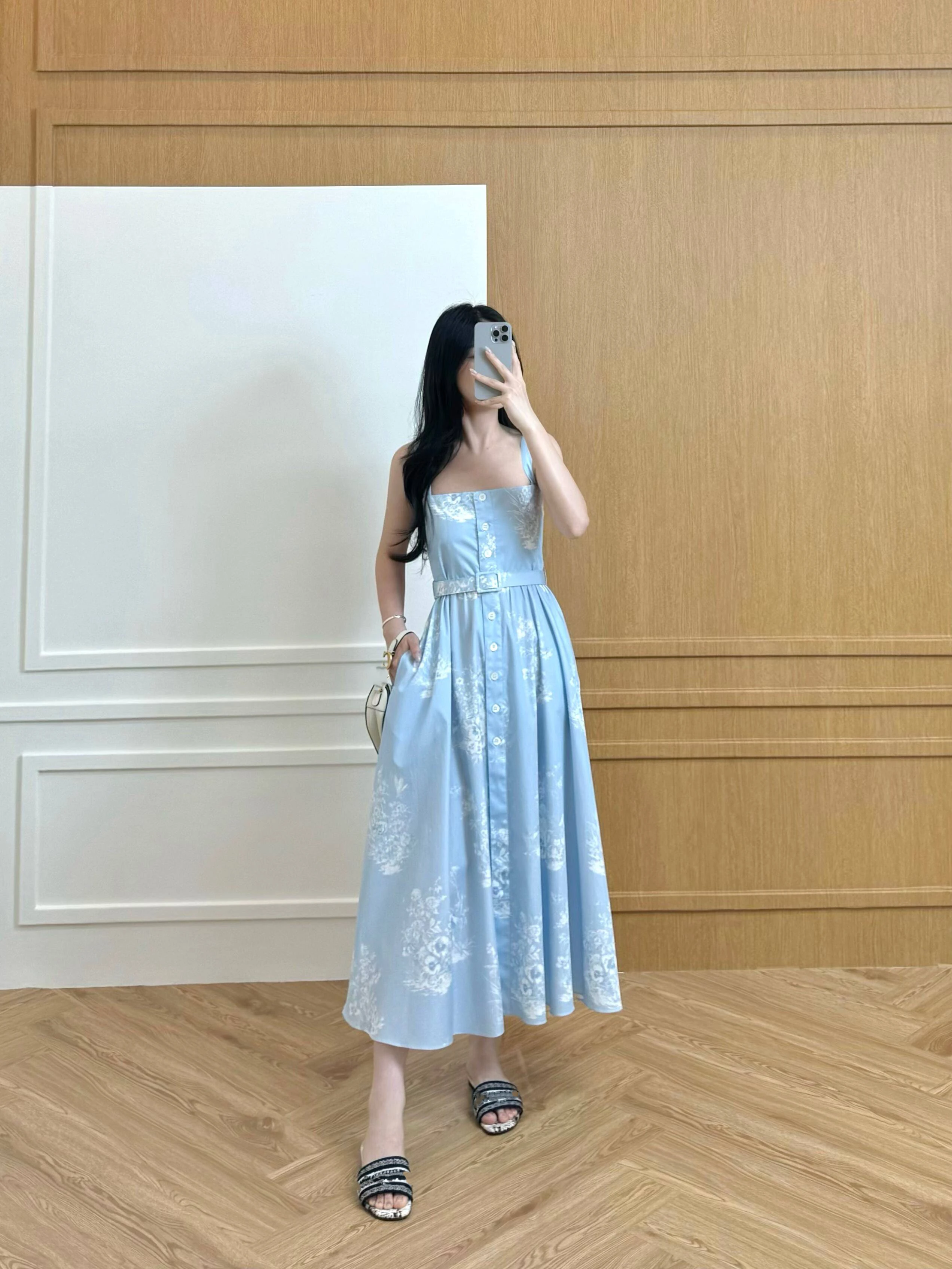 Luxuriöses Designer-Midikleid – Sundress Midi Floral Bewertung und Preis