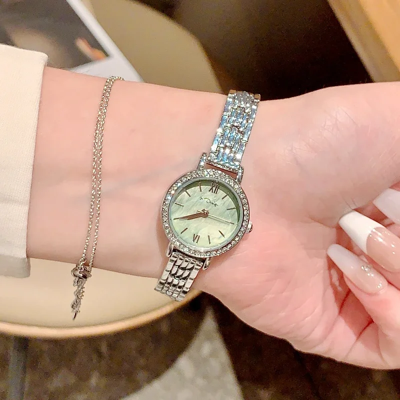 High-quality Fritillary Diamond Women\'s Watch Luxury Niche Light Luxury Simple Round Small Exquisite Elegant Bracelet Watch