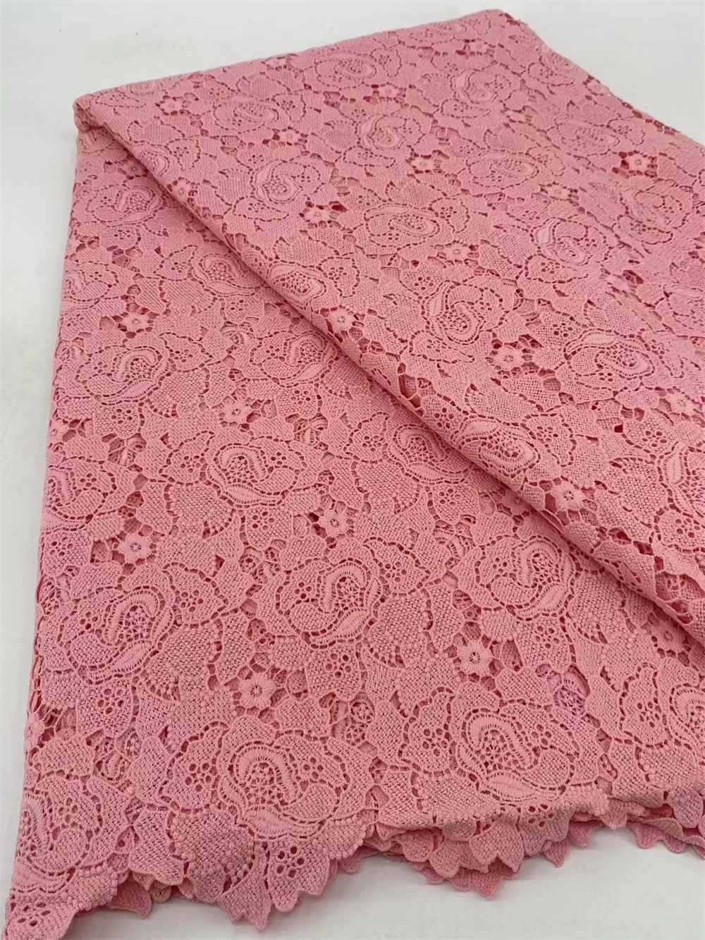 Lacci di lusso in vendita 5 metri tessuto di pizzo guipure di alta qualità 2025 tessuti di pizzo nigeriano tessuto abito da sposa per cucire A1243-2