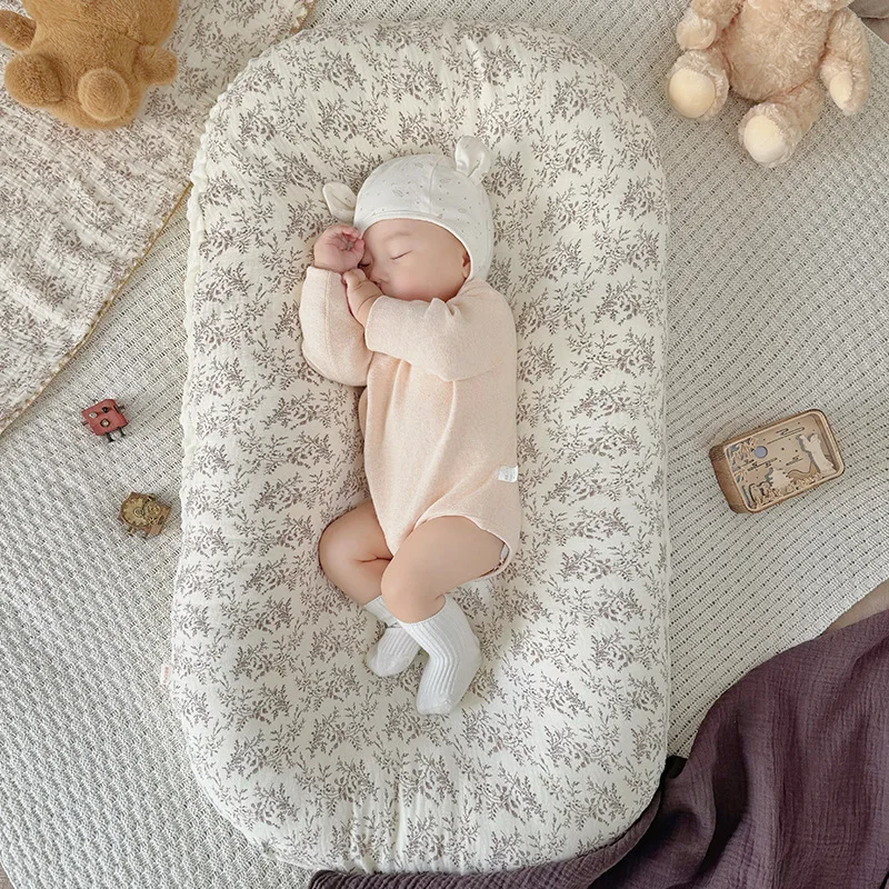 newborn-co-sleeping-cuddle-bassinet-plush-anti-rollover-mattress-pad-with-soothing-bumps-cute-cartoon-infant-baby-mattresses