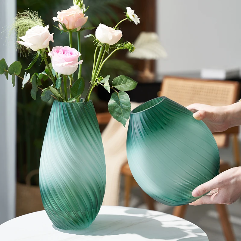 Advanced Green Frosted Malt Powder Twisted Hydrophilic Glass Fashionable Glass Hydroponic Vase, Modern Home Decoration Vase