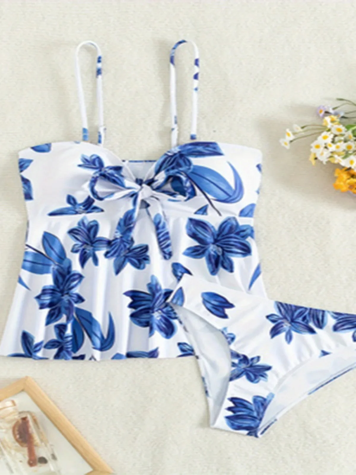 Traje de baño de 2 piezas con estampado de flores azules para mujer, novedad del 2024, conjunto de Bikini Tankini con volantes grandes, traje de baño sin espalda con tirantes y cordones con cuello en V