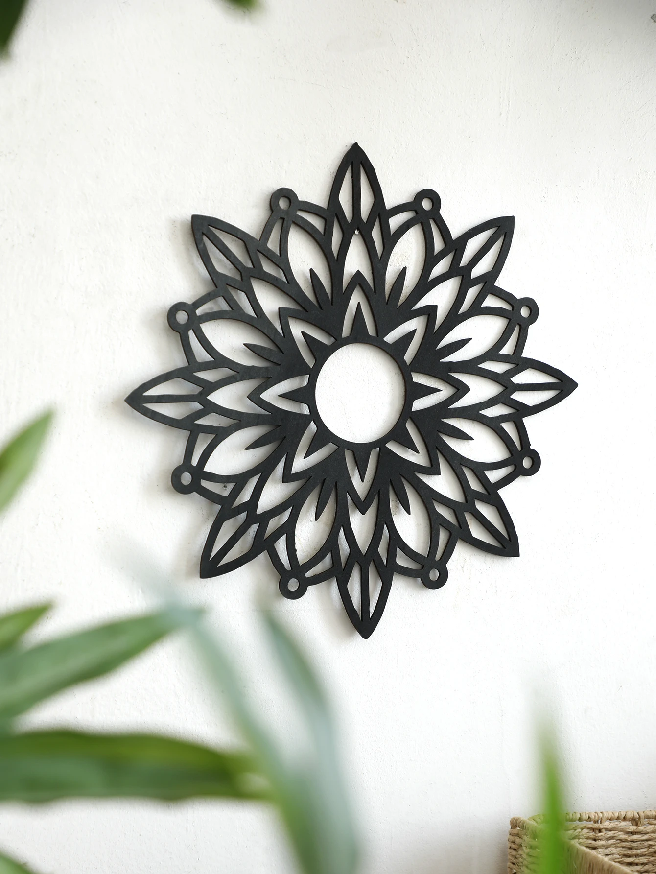 Sun Flower Hollow Shape Wooden Wall Mount Room Wall Decor Boho Modern Home Decoration Study Room Black Wall Hanging Crafts Gift