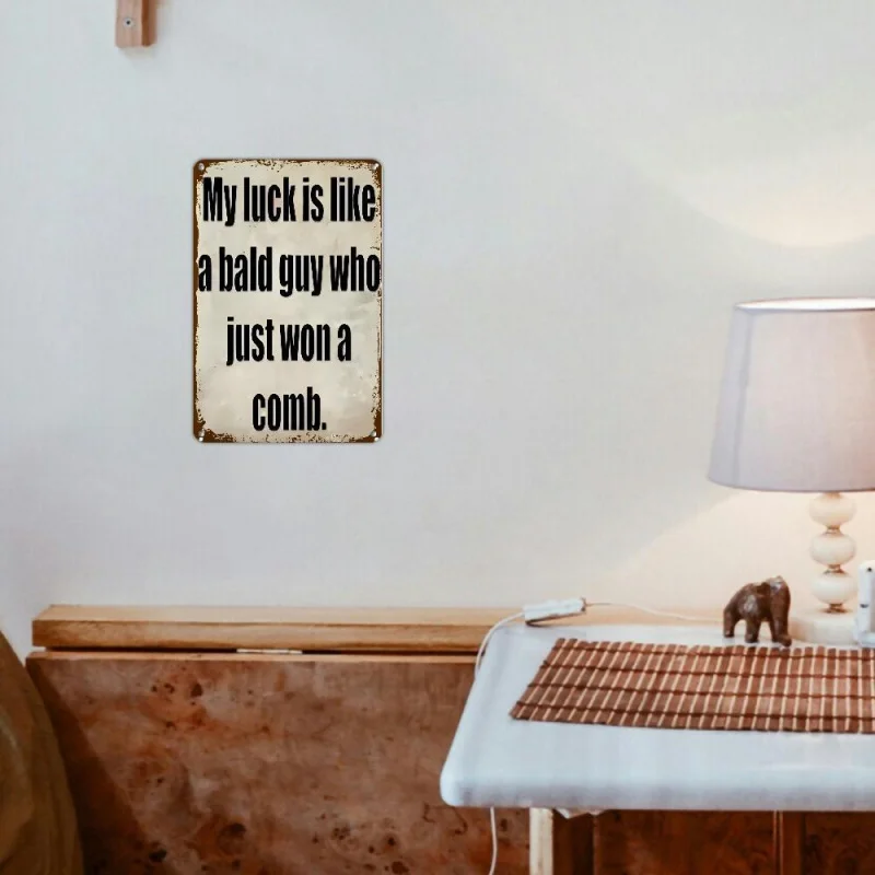لافتة حائط معدنية مضحكة عتيقة "حظتي يشبه الرجل الأصلع الذي فوزت فيه مشطًا" - ديكور ريفي من الألومنيوم