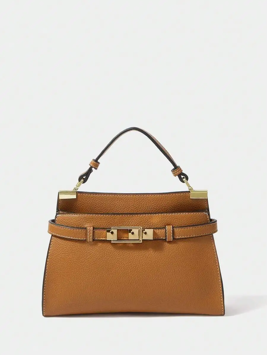 

Сумка-тоут из структурированной кожи с золотистой фурнитурой, минималистичный дизайн для офиса или повседневной носки