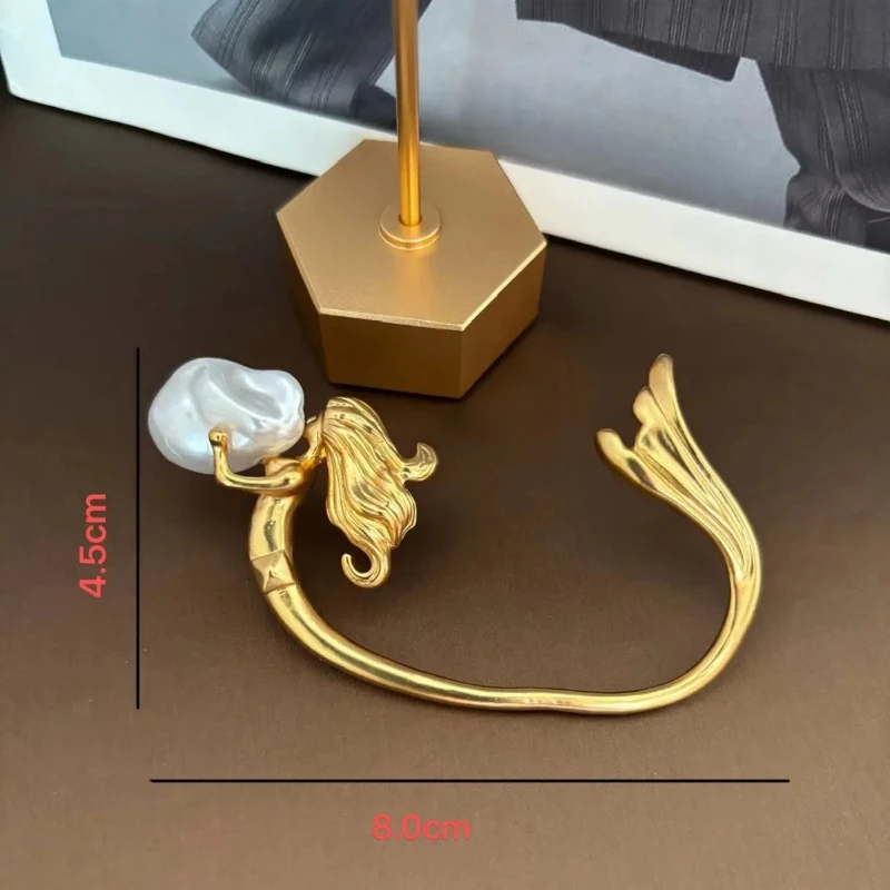 

2025 Fashion Trends European and American, Retro Literature and Elegance, High-end Mermaid with Baroque Pearl Single Earrings