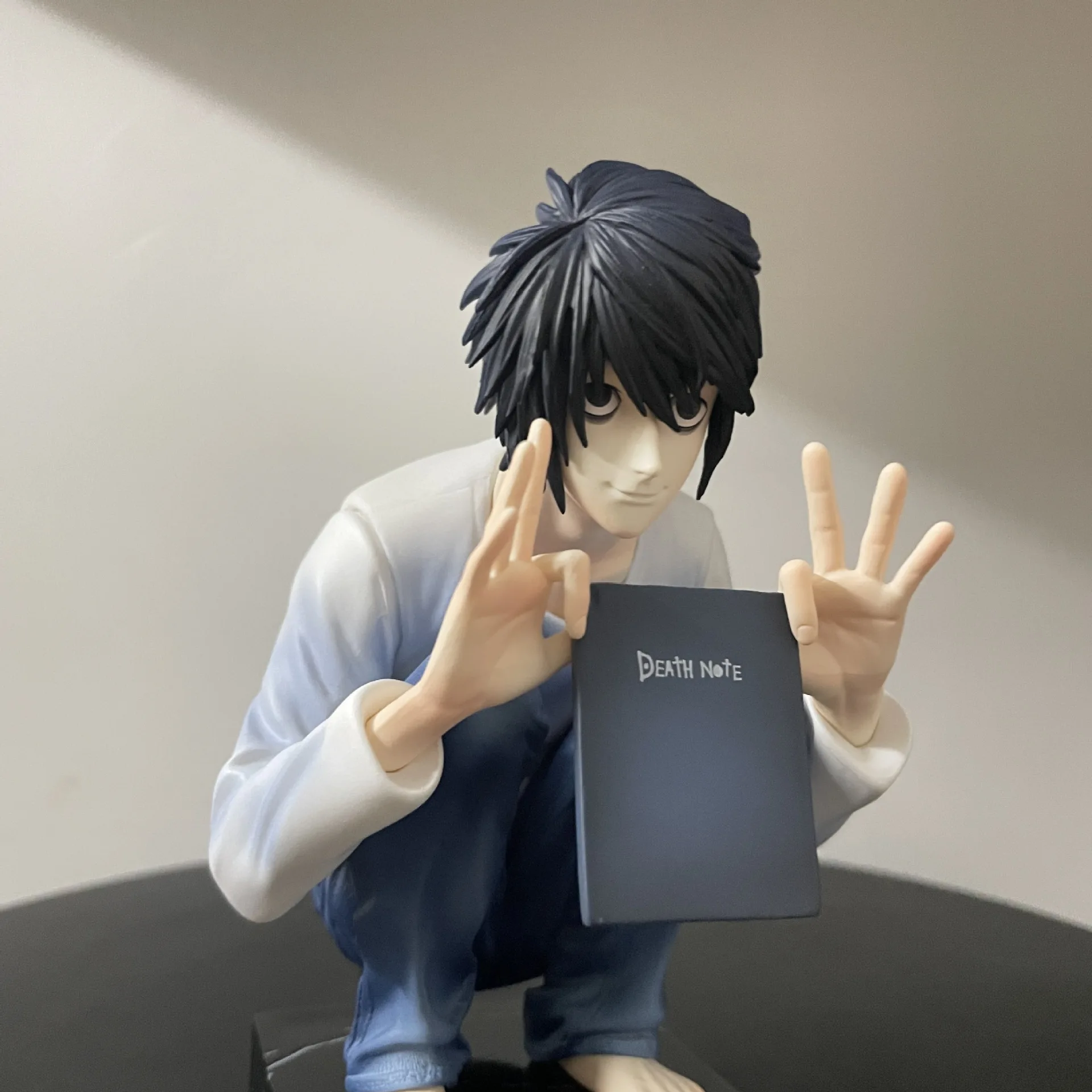 

Death Note Squatting L Double Face Head Replaceable Hands Anime Figure Model Ornament Gift For Anime Fans Collectible