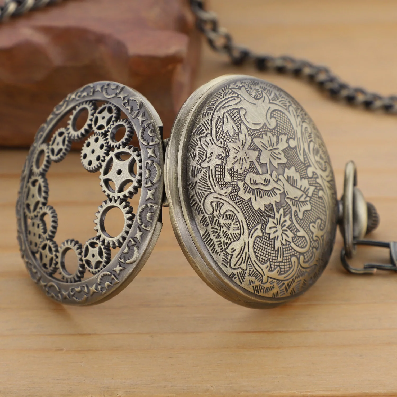 Bronze Gear Hollow Quartz Pocket Watch Necklace Pendant Men Women Watch or Women Men with Fob Chain Jewelry Accessories Gifts