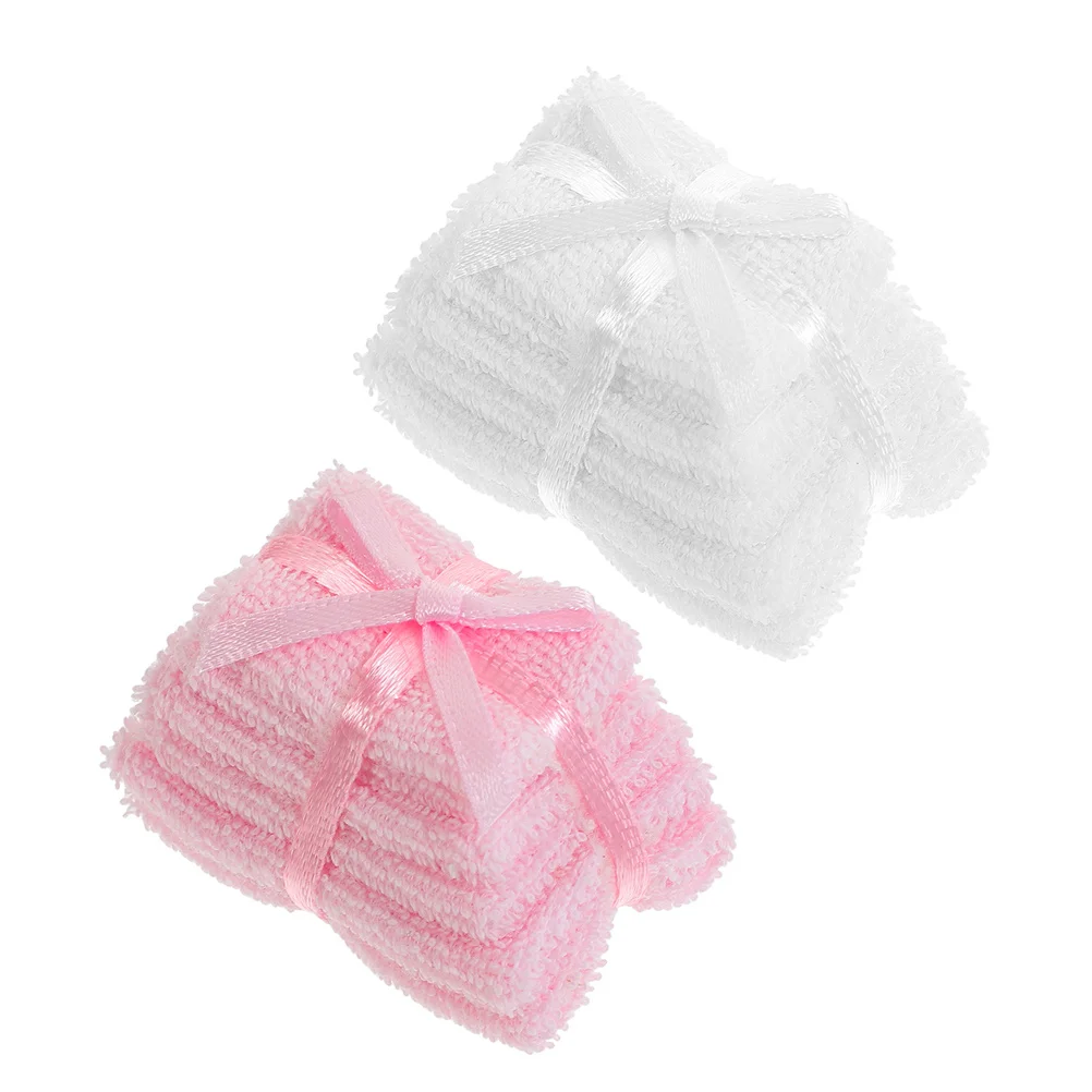 

2Pcs Mini Dollhouse Bathroom Towels Set Realistic Fabric Miniature Bath Towels for Home Decor Accessories Dollhouse Towel Set