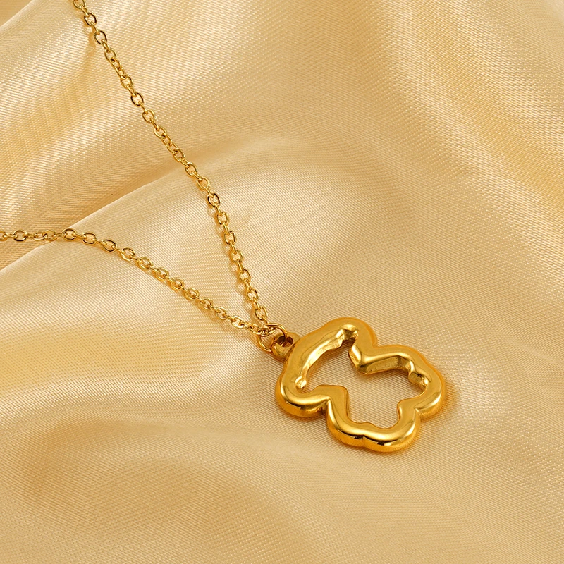 Hollow out three-dimensional teddy bear necklace for women, plated with 18K gold lock bone chain