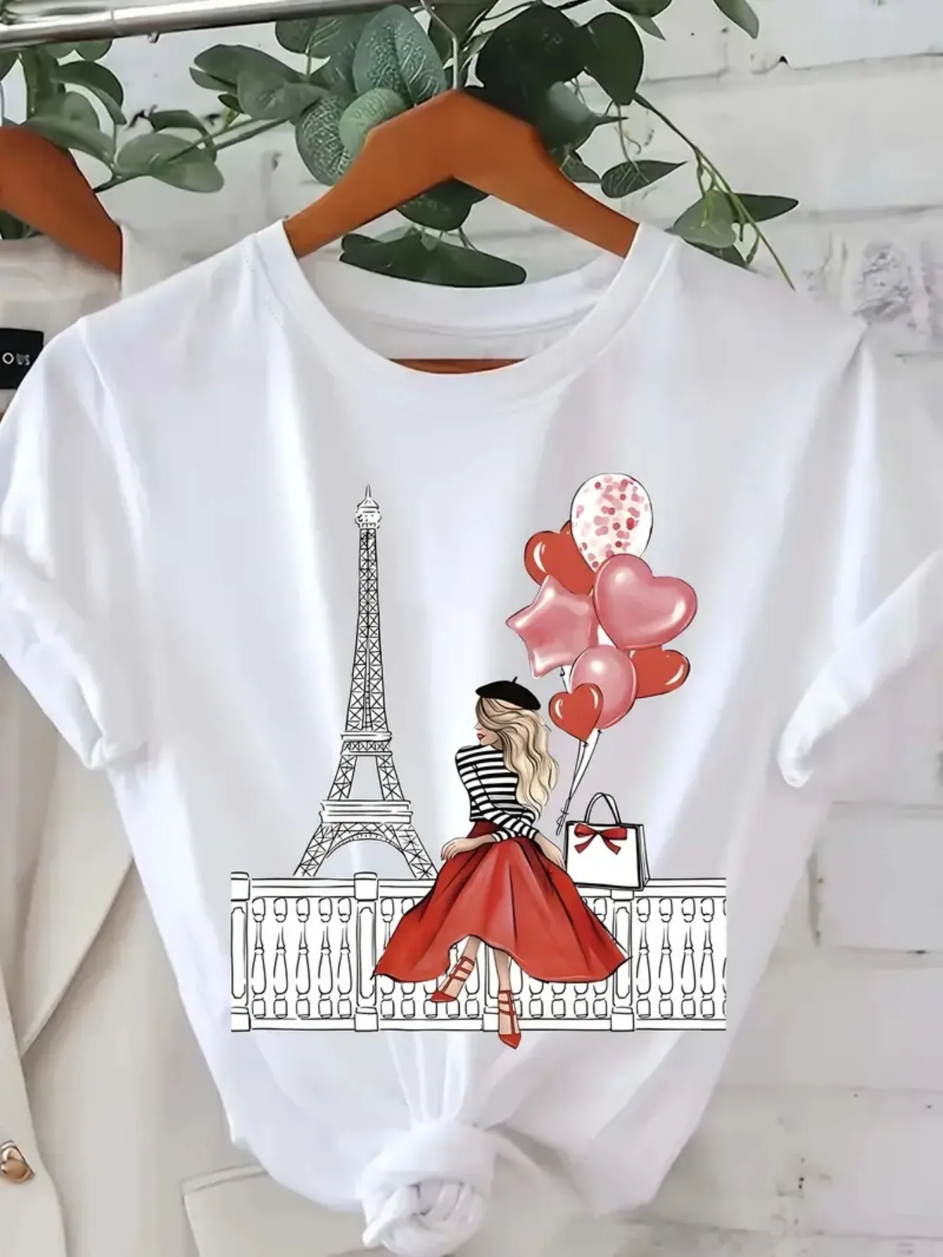 

Women's Parisian Graphic Print White Tee with Eiffel Tower for Casual Everyday Valentine's Day Outfits Aesthetic Clothes