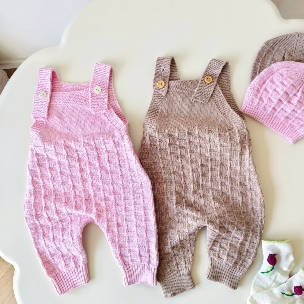 Hot selling autumn and winter season new sweater baby solid color suspender jumpsuit+hat set cute newborn