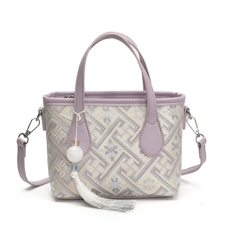 

Chic Tote Bags Handbag For Women Premium Material Spacious Interior Elegant And Functional With Zipper Closure