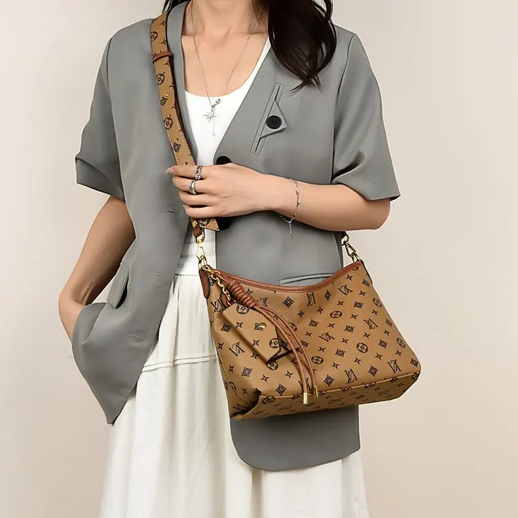 

Модные минималистичные сумки для подгузников с логотипом в виде букв для женщин, высококачественная кожаная сумка через плечо, классическая сумка для поездок на работу, стильная и простая.