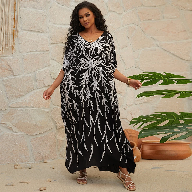 Elegant Leaf Pattern Maxi Dress Effortless Style for Every Occasion Chic Black and White Kaftan Botanical Print Dress Long Robe