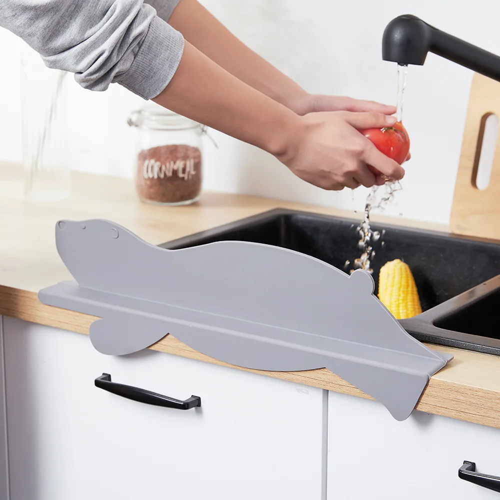 Kitchen Sink Splash Guard Korean Style Silicone Suction Cup Baffle Countertop Splash Proof Strip Sink Splash Baffle 2024 New