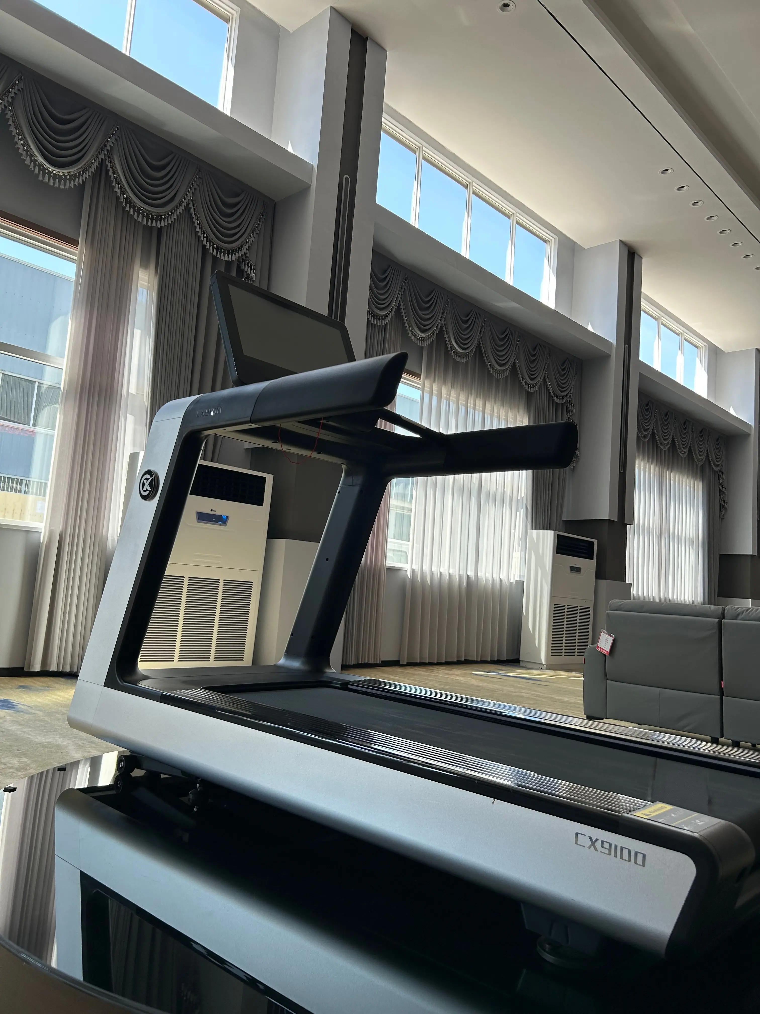 High-End Large Incline Speed Regulation LCD LED Electric Treadmill High Multi-Function Exercise Machine for Gym Business Fitness