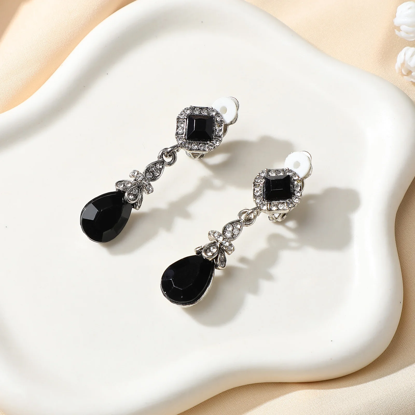 

2pcs Water Drop Clip Earrings For Women Vintage Fashion Long Dangle Ear Clips No Pierced Black Attractive Gift Jewelry