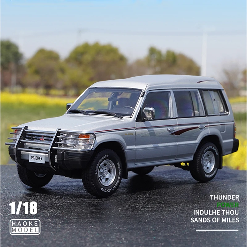

1:18 Car Model Pajero V31 Jeep off-road Alloy Simulation For Collection and Display Adult Metal Toy Car
