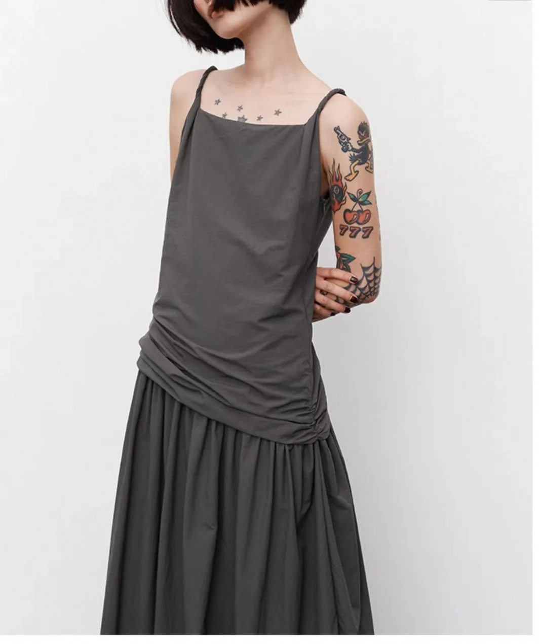 

Women's Square Collar Dress Knot Shoulder Straps Diagonal Pleated Loose Lady Sleeveless Suspender Fake Two-piece Long Vest Dress