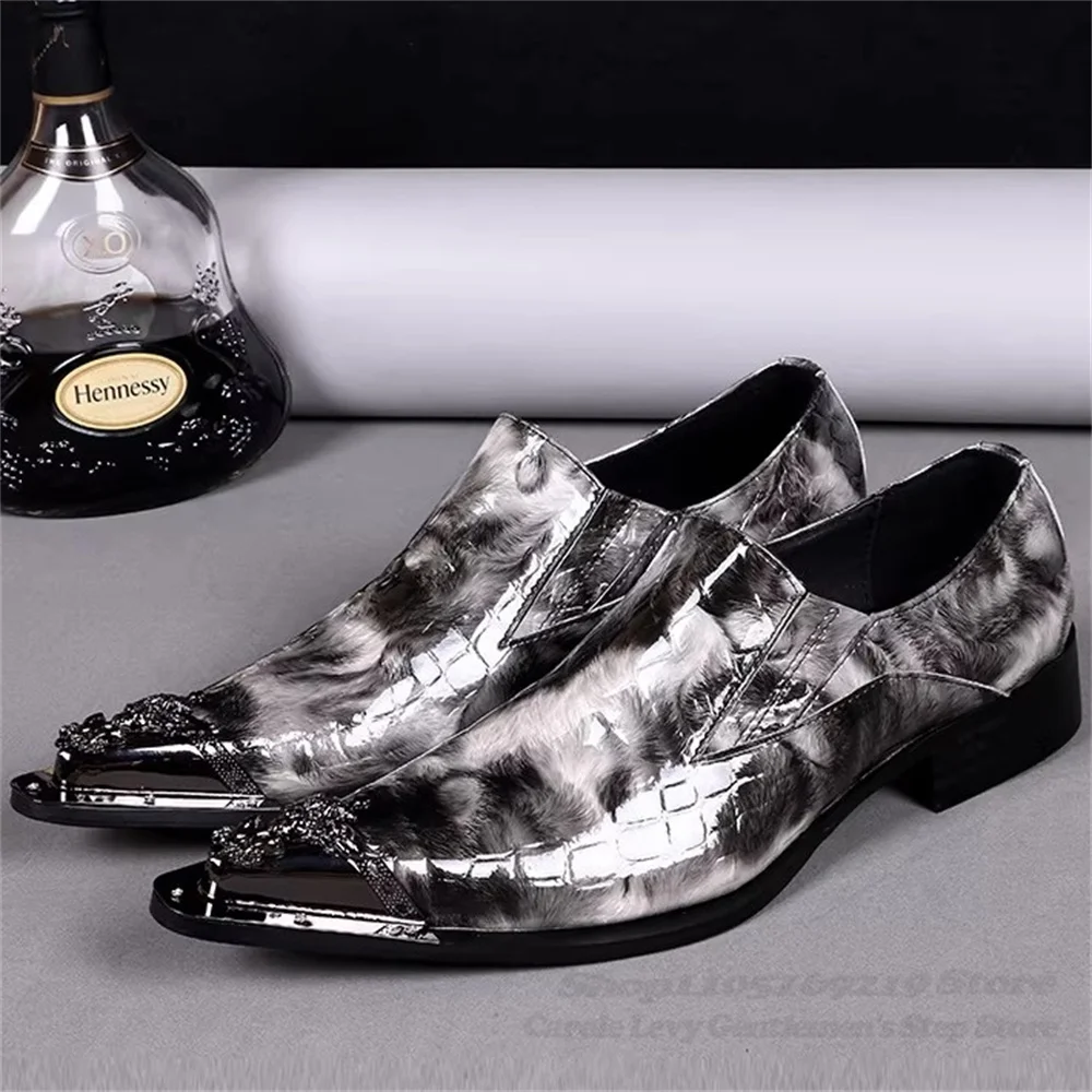 Zapatos de cuero informales con punta estrecha de Metal para hombre, zapatos de moda de estilo británico para Bar, escenario, pasarela, banquete, vestido de fiesta de boda