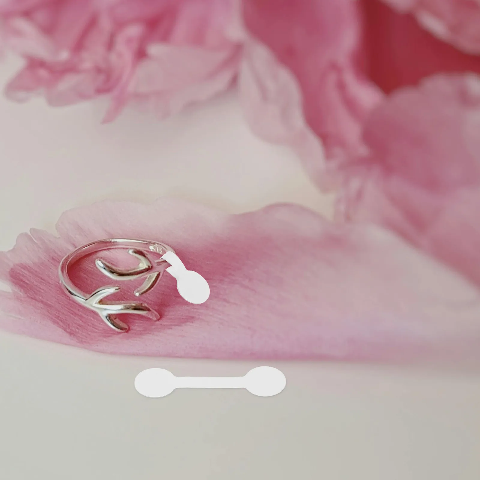 

100Pcs Jewelry Pricing Tags Blank White Self Adhesive Labels for Rings Necklaces Earrings Bracelets Retail Displays