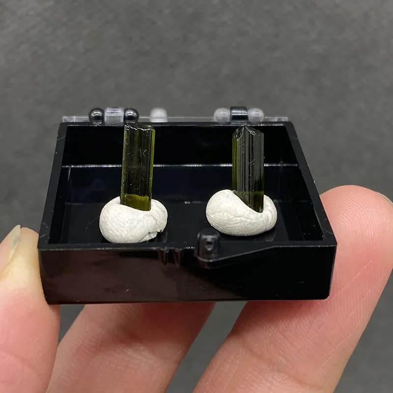 100%  Natural Green tourmaline Mineral Specimens Stones and Crystals Healing Crystal+Box size:35*35*35mm