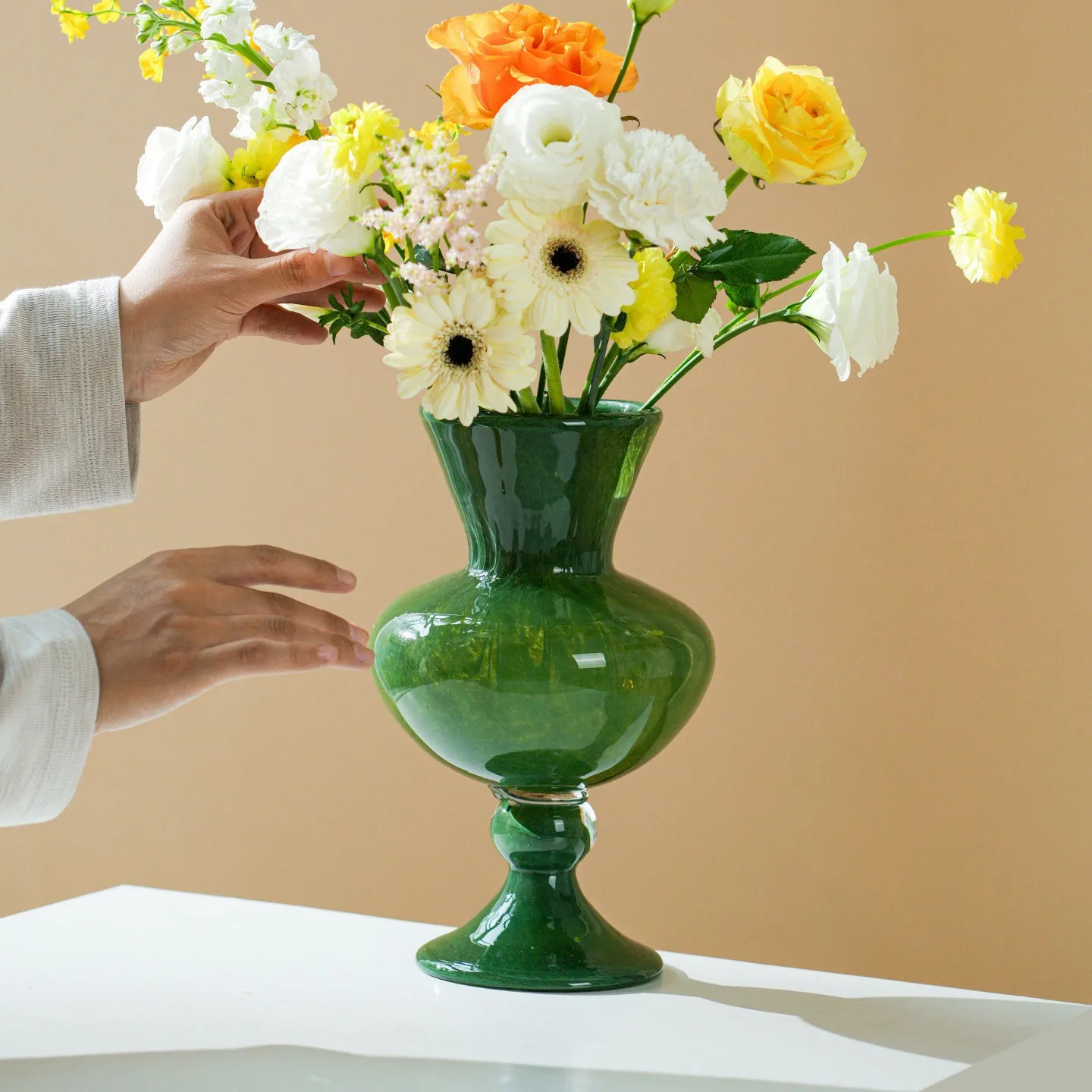 HYS good-looking retro style, advanced sense, dark green glazed vase, high-footed decorative ornament, home living room vase