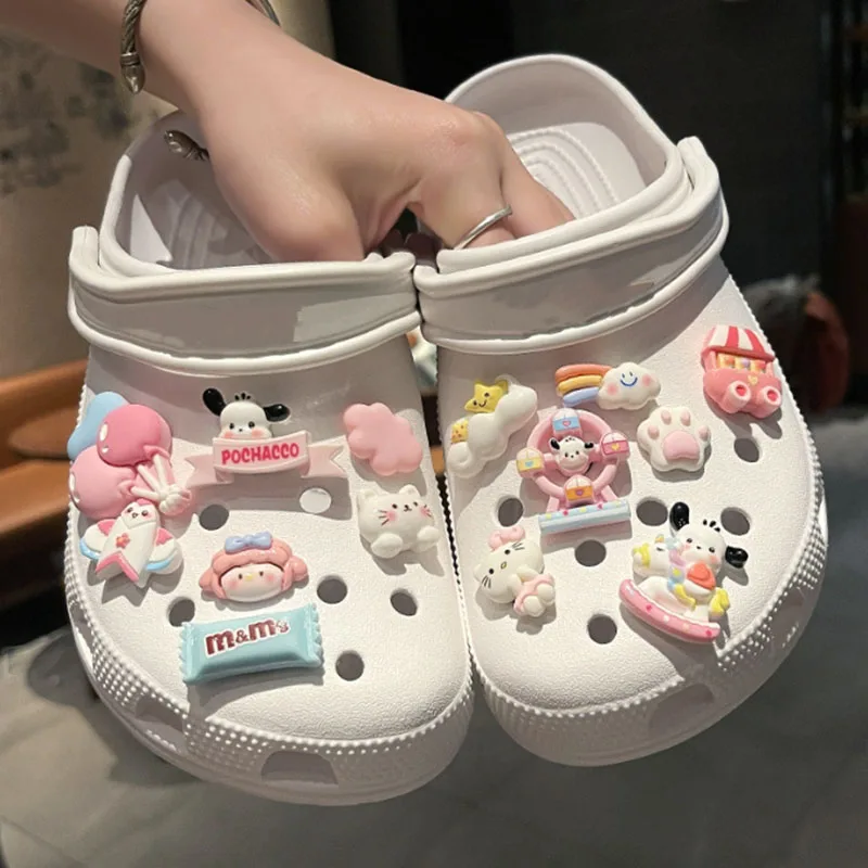 MINISO Dog Cat Shoes Charms Pochacco Hello Kitty Shoe Decoration Accessories Girls Sandals Shoe Buckle DIY Wrist Strap Buckle