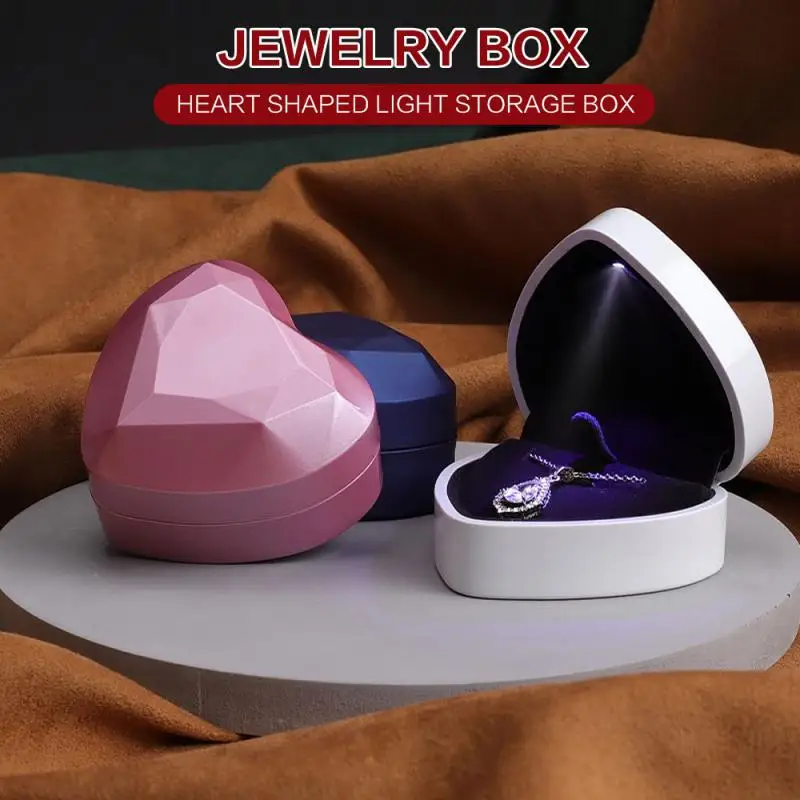 Кольцо с лампой в форме сердца