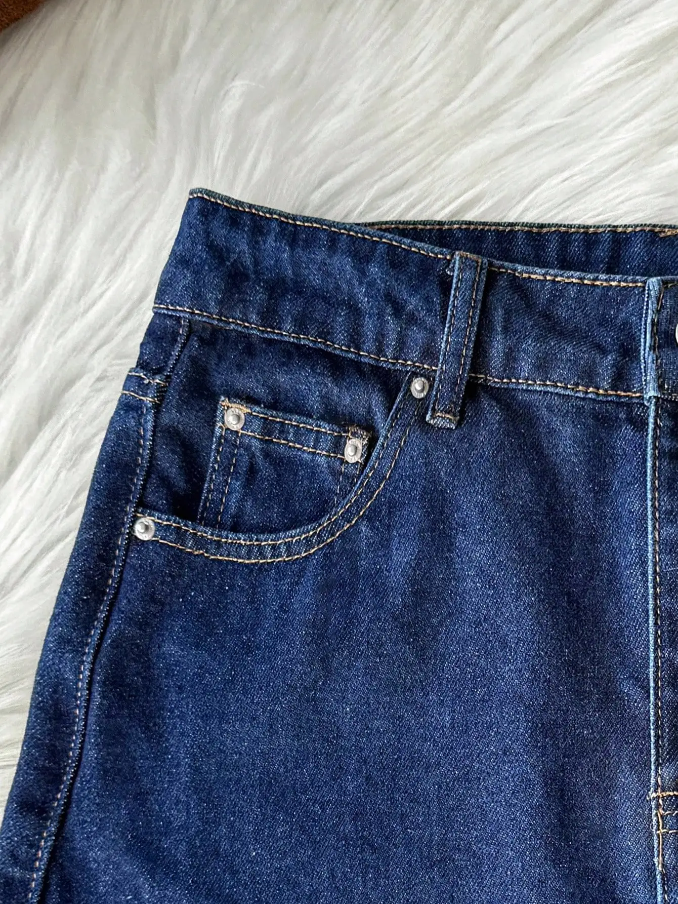 تنورة جينز كلاسيكية قصيرة للنساء مع جيوب أمامية، تصميم بخصر مرتفع وقصة على شكل حرف A